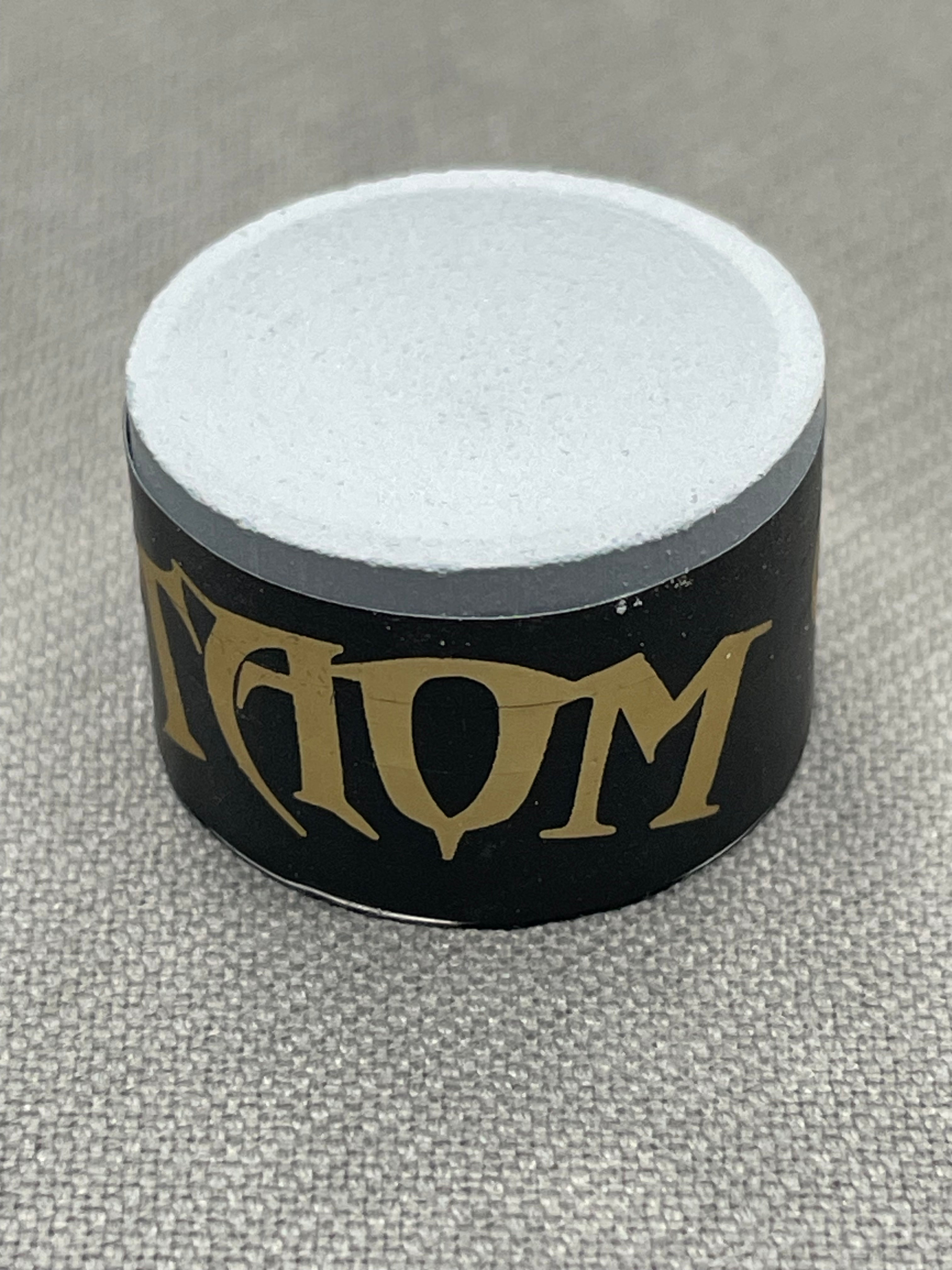 Taom Chalk : V10, Pink Pyro, Blue Pyro, Grey Pool and Soft