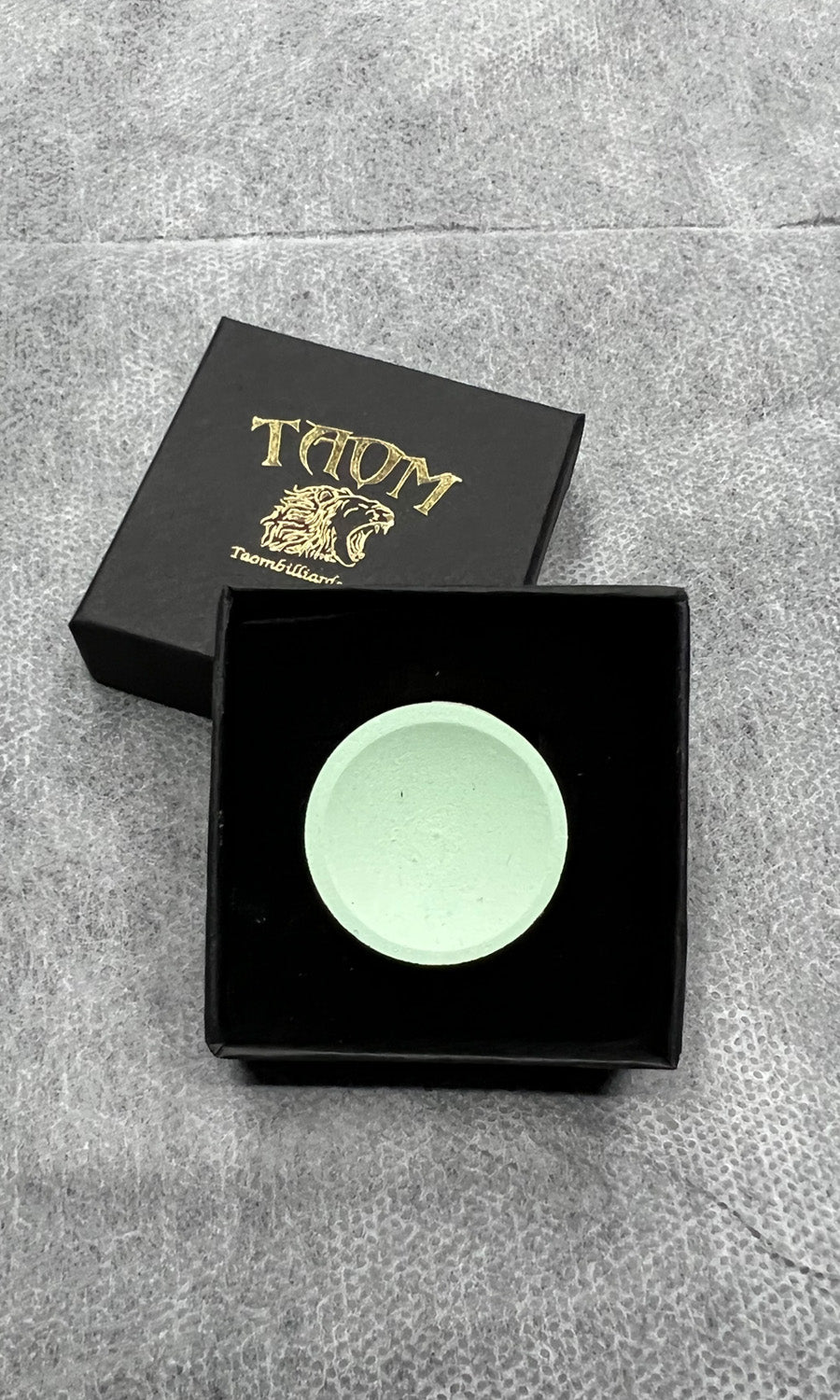 Taom Chalk V10, Pink Pyro, Blue Pyro, Grey Pool and Soft Pro Billiard Cues